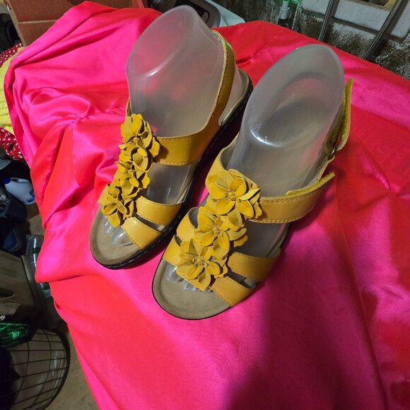 Shoes - Picture 1 of 7